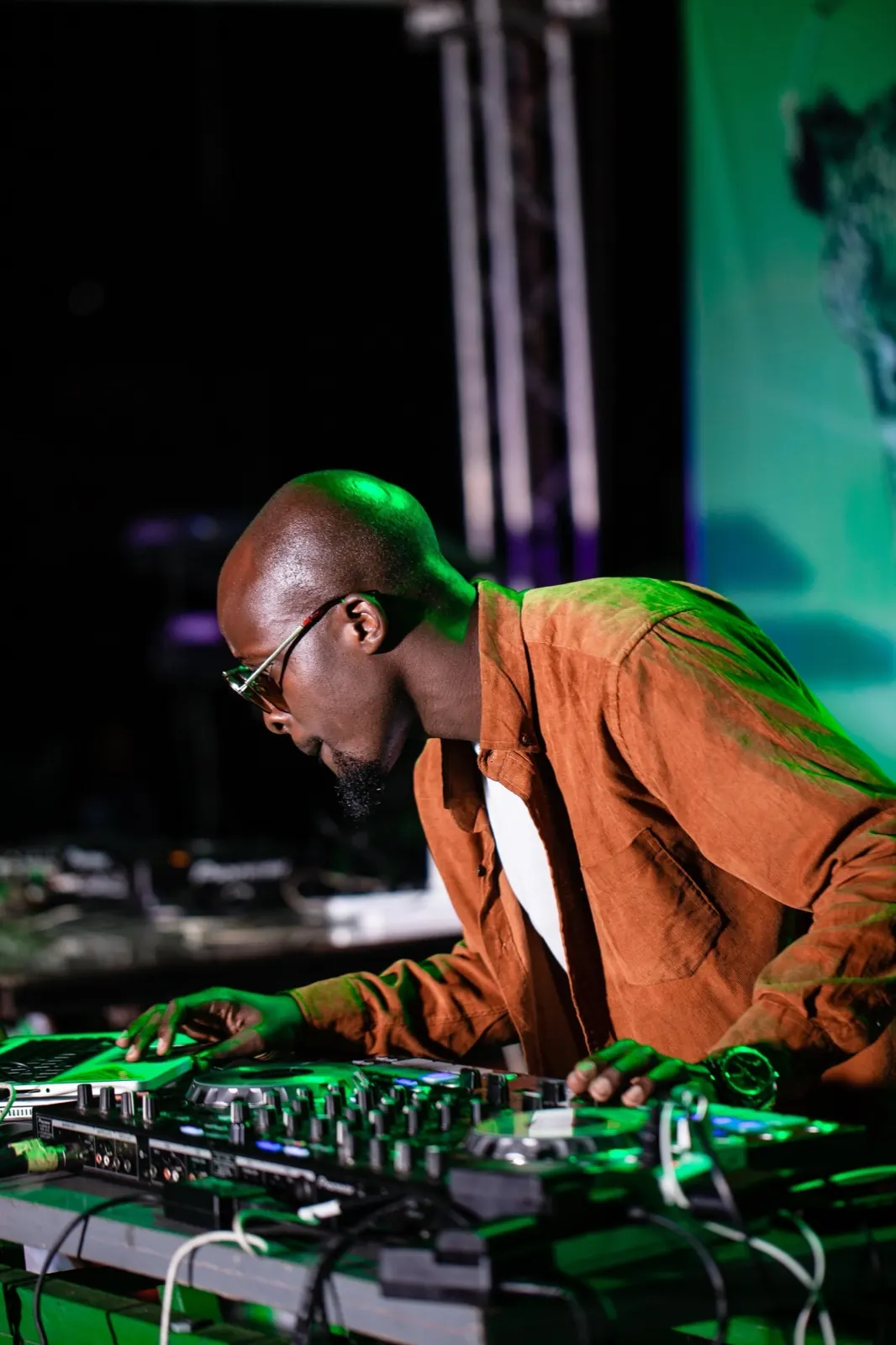 DJs